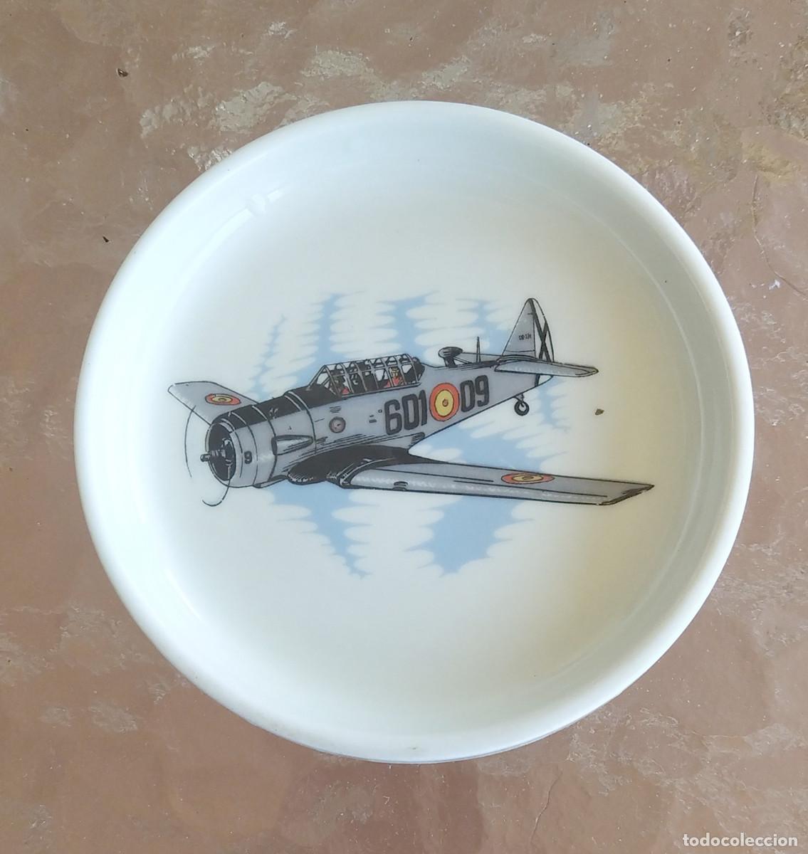 Militaria: Cenicero cer&aacute;mica C.6/T-6D Ej&eacute;rcito del Aire 601 Escuadrilla (Villanubla, Valladolid) a&ntilde;os 70