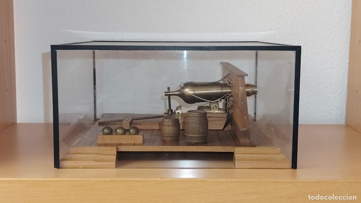 Militaria: Maqueta ca&ntilde;&oacute;n naval de retrocarga con vitrina