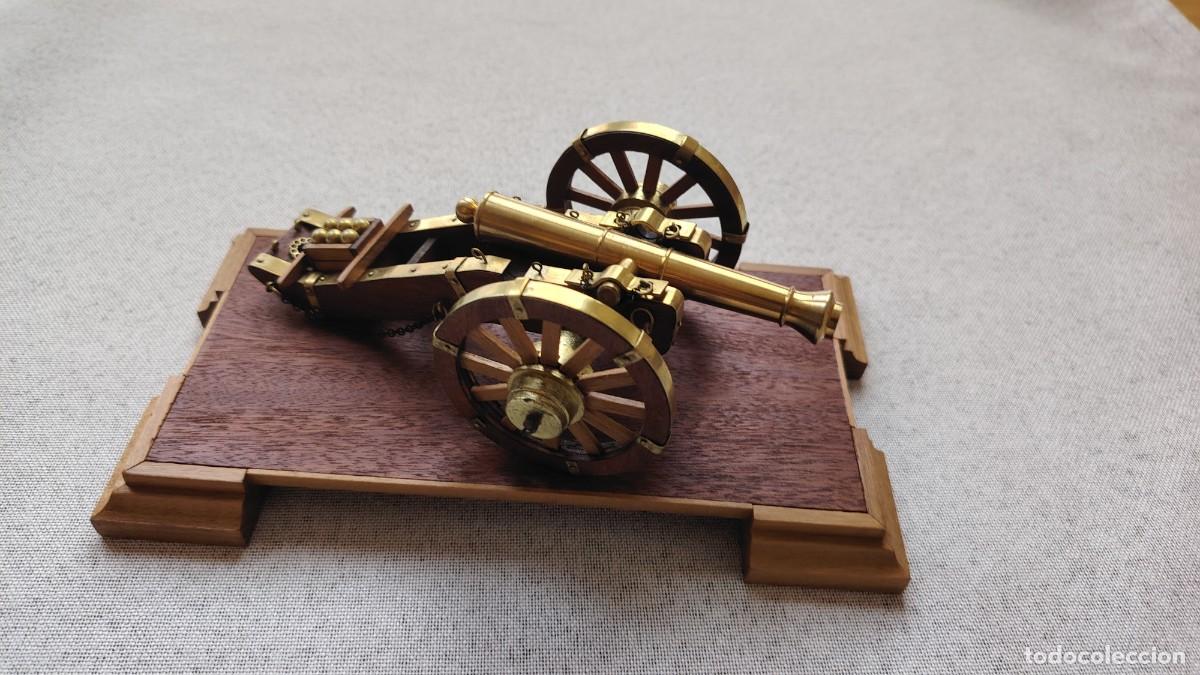 Militaria: Maqueta ca&ntilde;&oacute;n artiller&iacute;a campa&ntilde;a siglo XVIII con vitrina