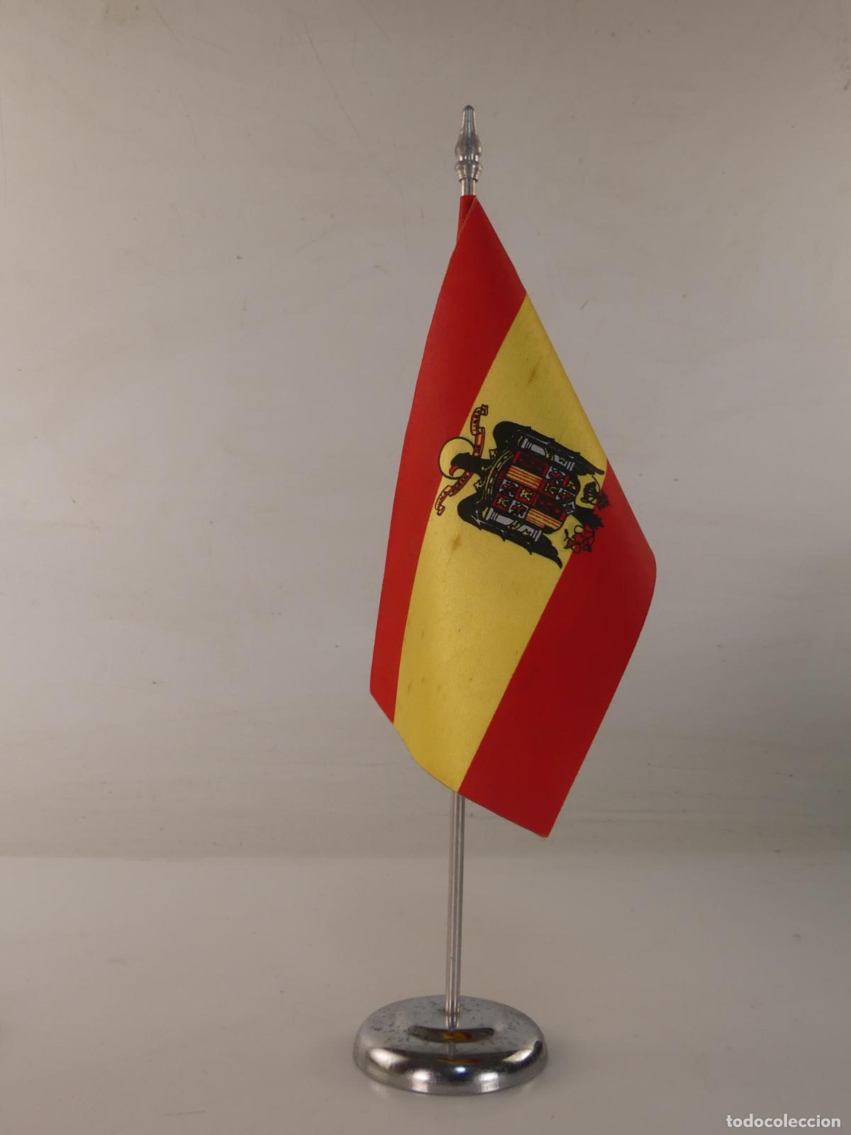 Militaria: BANDERA DE ESPA&Ntilde;A CON SOPORTE