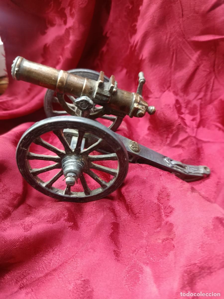 Militaria: Maqueta ametralladora Gatling. 1883.
