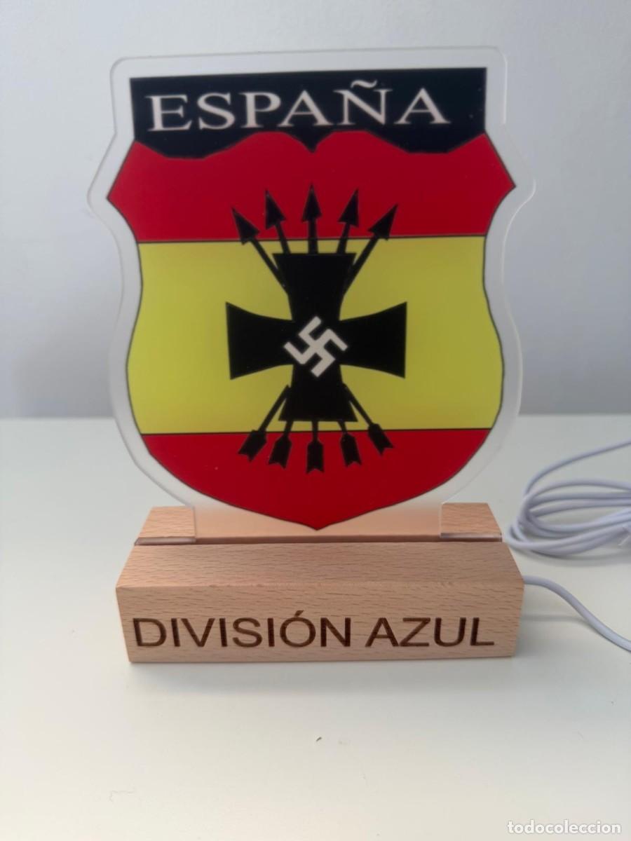 Militaria: placa de metraquilato con luz led DIVISION AZUL