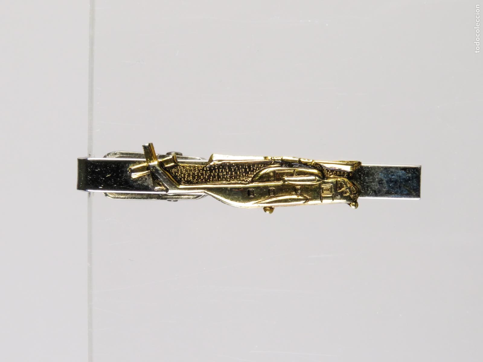 Militaria: Pisacorbatas pinza helic&oacute;ptero metal dorado segunda mitad S XX