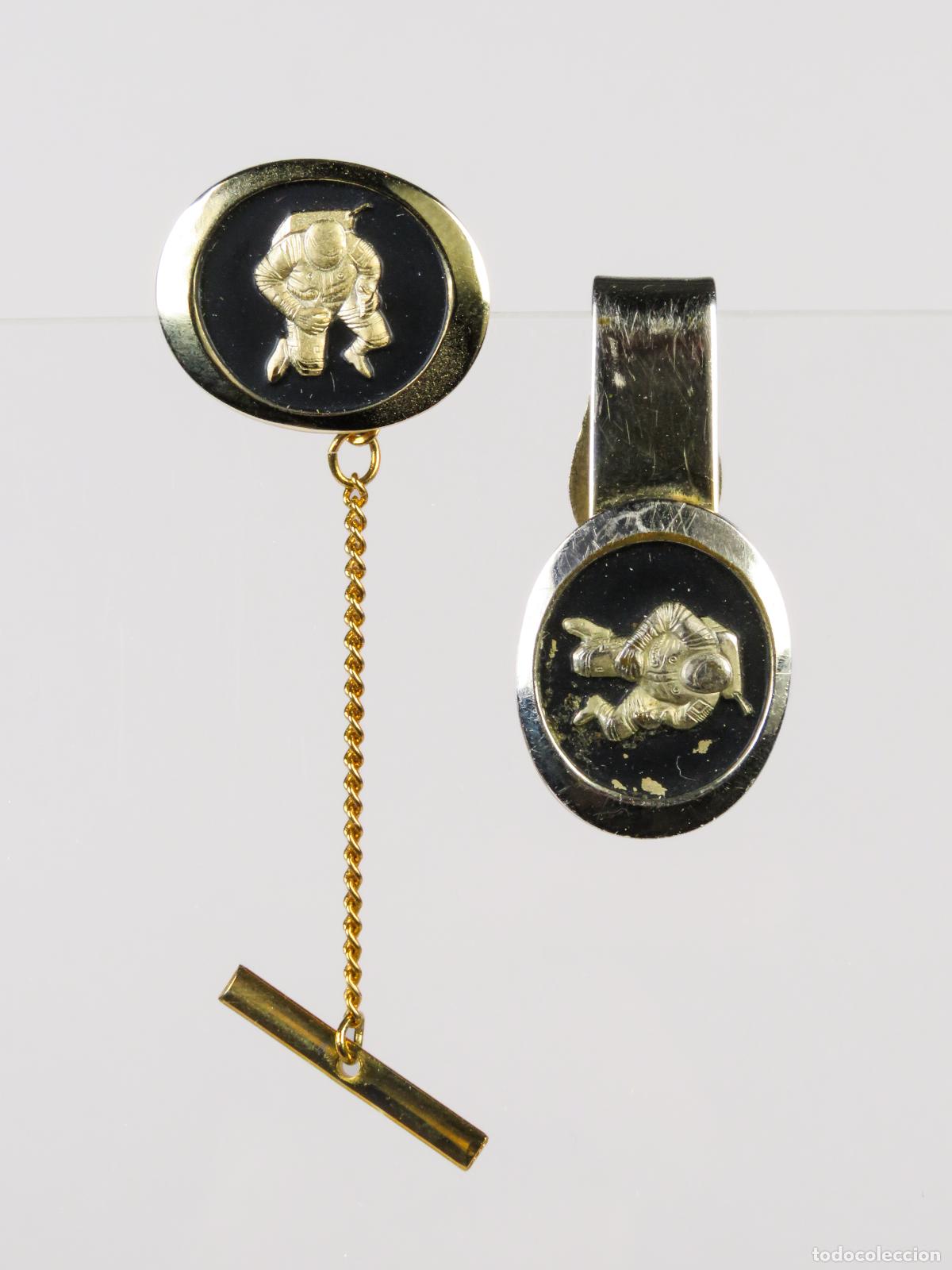 Militaria: Pisacorbatas pinza y pin astronauta USA Robbing Co & Attleboro segunda mitad S XX