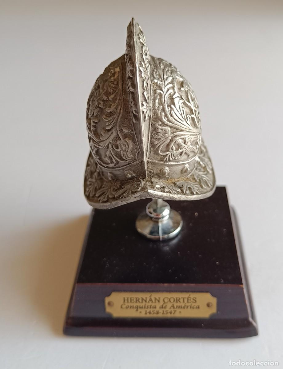 Militaria: HERN&Aacute;N CORT&Eacute;S - CONQUISTA DE AMERICA 1458 - 1547 - REPRO. CASCO MINIATURA - METAL PLOMO + SOPORTE
