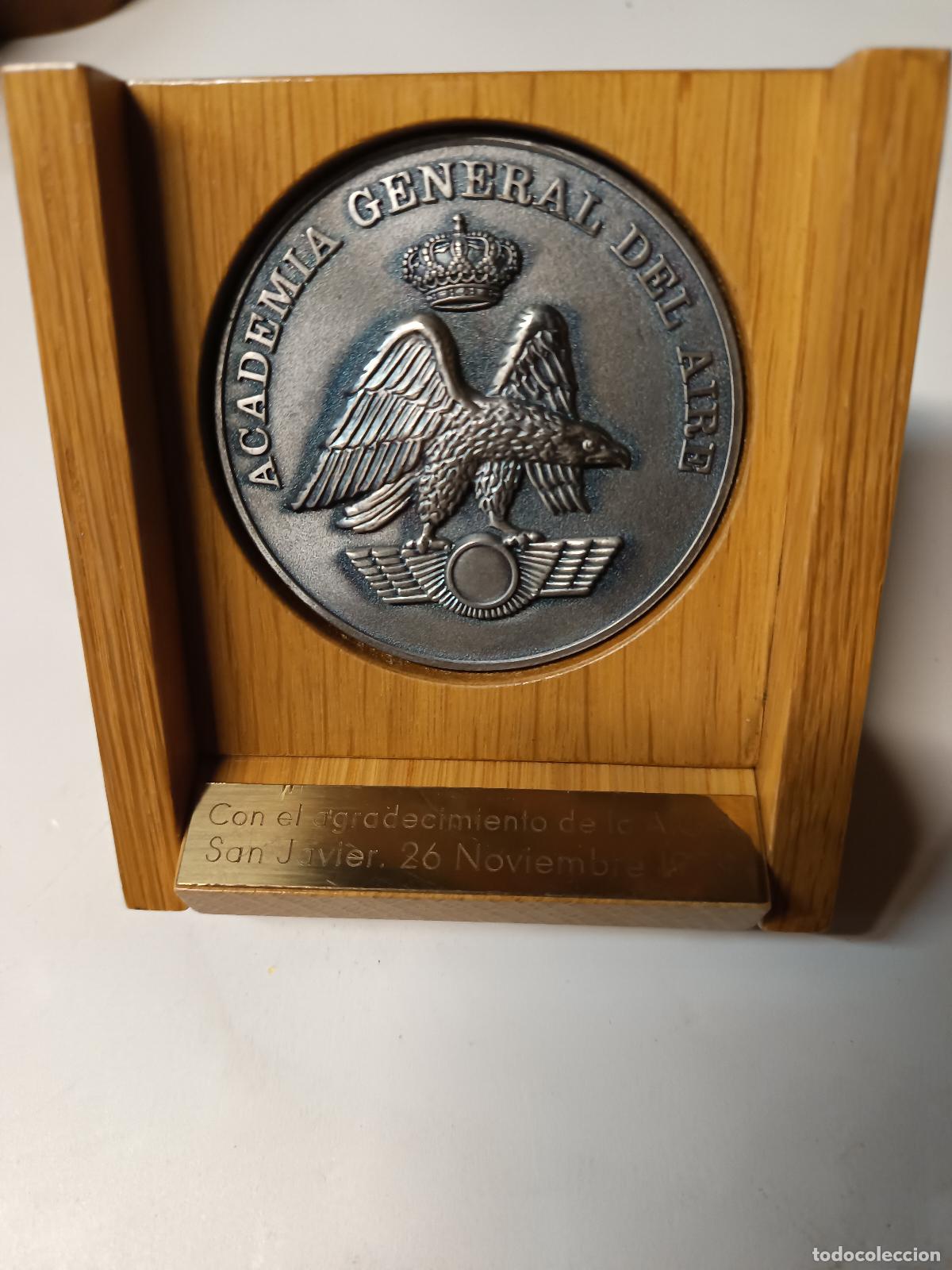 Militaria: METOPA MILITAR ACADEMIA GENERAL DEL AIRE EJERCITO, METAL