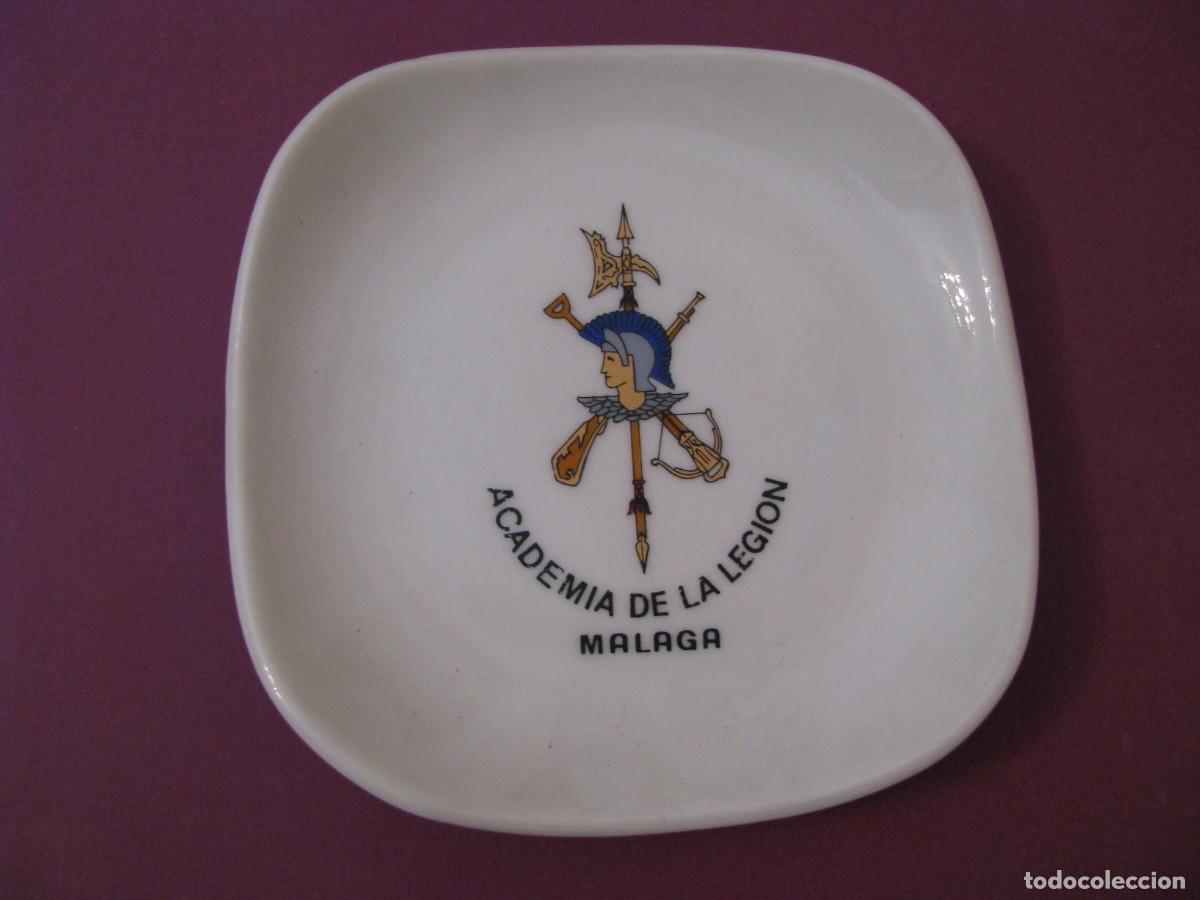 Militaria: PLATO, CENICERO. ACADEMIA DE LA LEGION, MALAGA. SYMIEL S. A. 13X13 CM