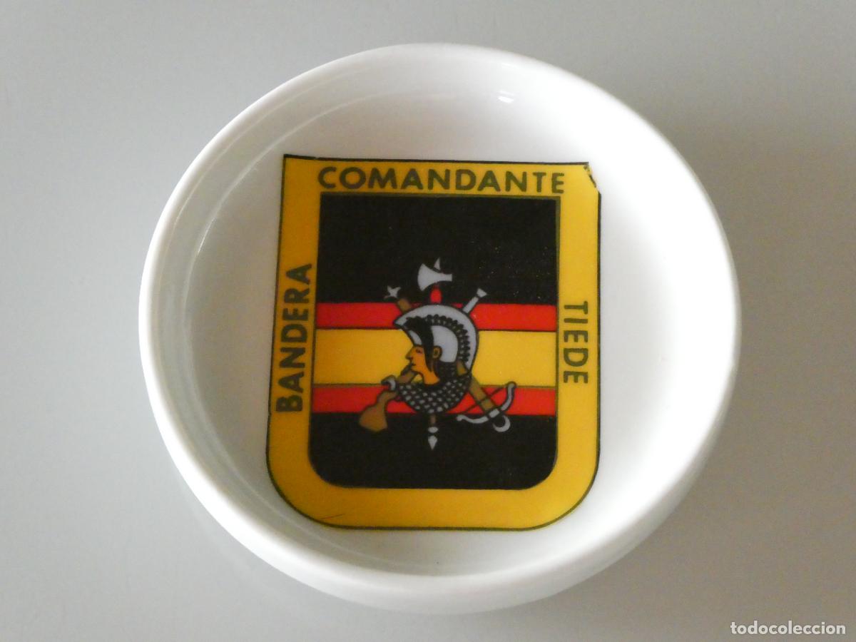 Militaria: CENICERO CER&Aacute;MICA MILITAR. LEGI&Oacute;N ESPA&Ntilde;OLA. BANDERA COMANDANTE TIEDE 11,5CM 180GR