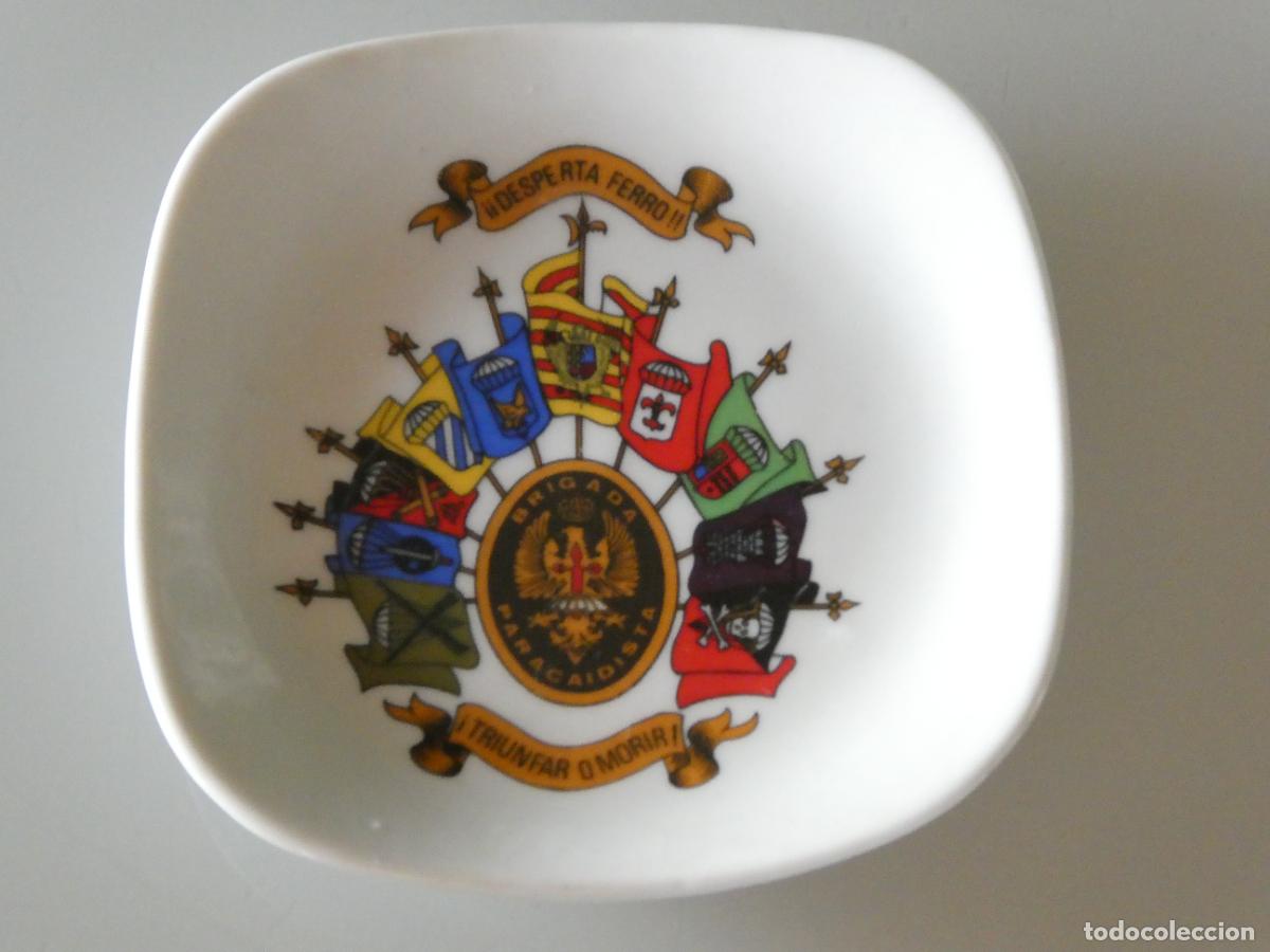 Militaria: CENICERO CER&Aacute;MICA MILITAR. BRIGADA PARACAIDISTA BANDERAS. 12,5CM 170GR