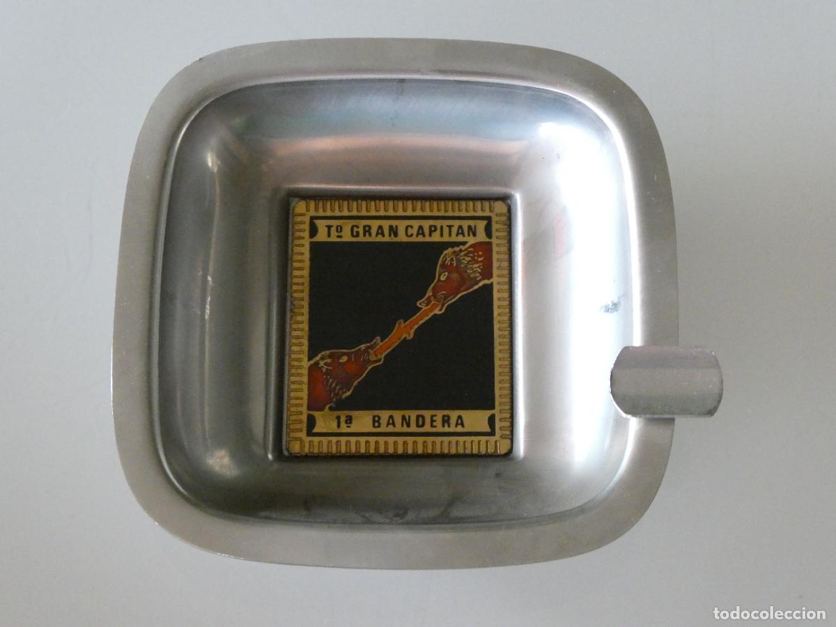 Militaria: CENICERO METAL MILITAR. LEGI&Oacute;N ESPA&Ntilde;OLA I BANDERA TERCIO GRAN CAPIT&Aacute;N. 9CM 60GR