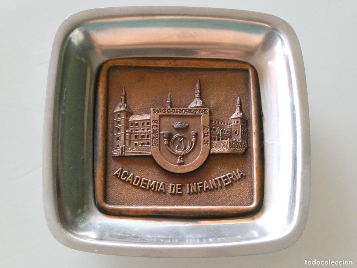 Militaria: CENICERO METAL MILITAR. ACADEMIA MILITAR INFANTER&Iacute;A TOLEDO. 10CM 140GR