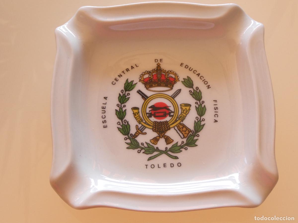 Militaria: CENICERO CER&Aacute;MICA MILITAR. ESCUELA CENTRAL DE EDUCACI&Oacute;N F&Iacute;SICA TOLEDO. 15CM. 440GR