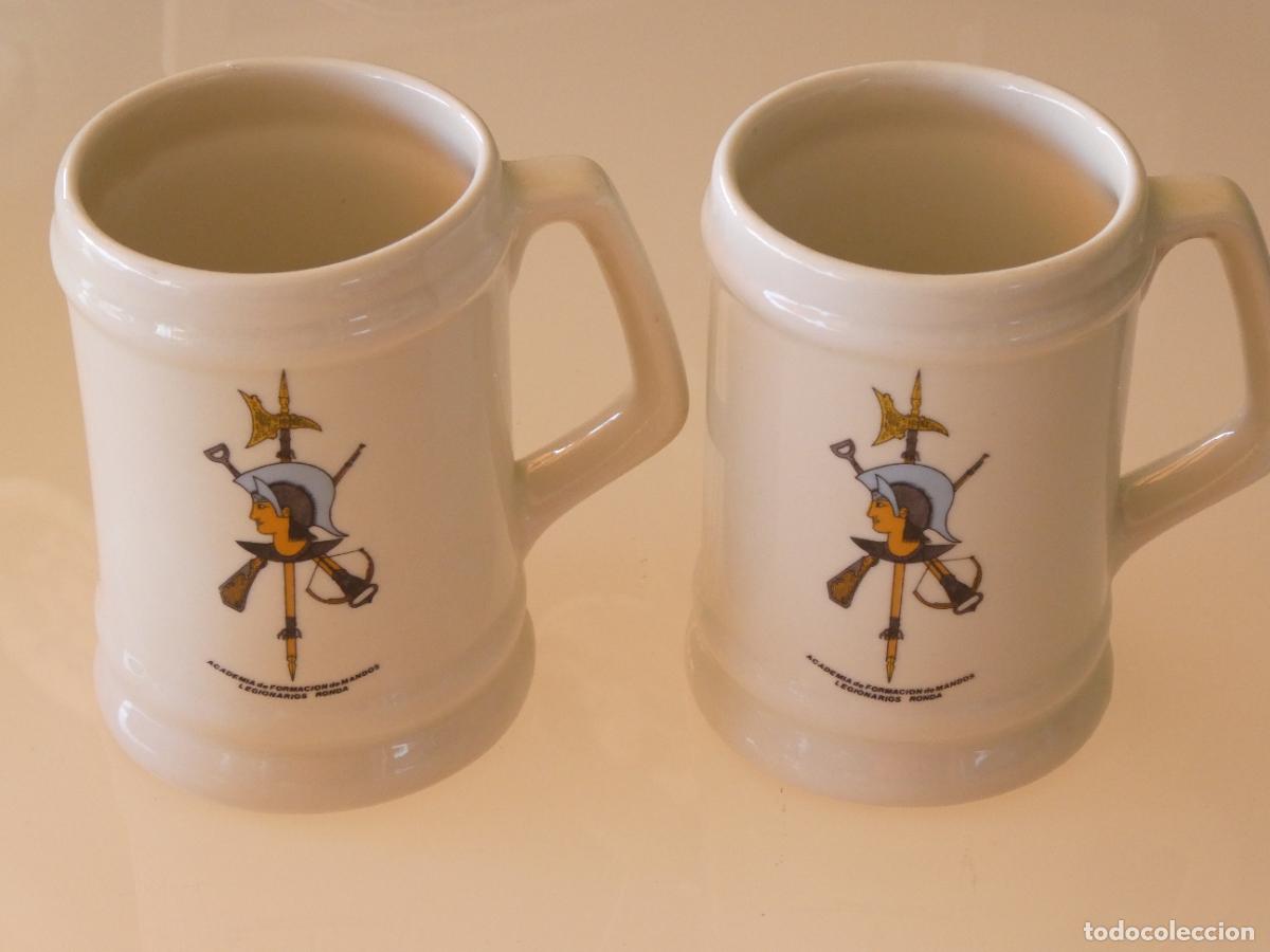 Militaria: 2 JARRAS CER&Aacute;MICA MILITAR. LEGI&Oacute;N ESPA&Ntilde;OLA RONDA ACADEMIA FORMACI&Oacute;N DE MANDOS. 13CM 1,1KG