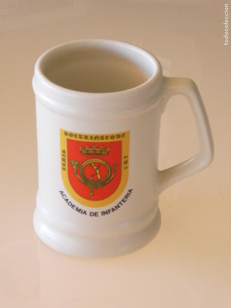 Militaria: JARRA CER&Aacute;MICA MILITAR. ACADEMIA DE INFANTER&Iacute;A. 13CM 570GR
