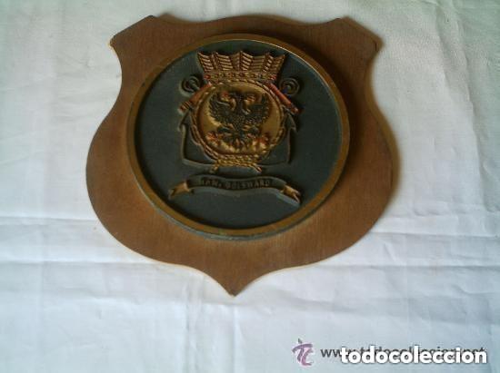 Militaria: METOPA MILITAR CON ESCUDO CIRCULAR Y RELIEVE DE &Aacute;GUILA BIC&Eacute;FALA EN EL CENTRO