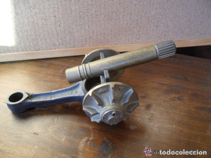 Militaria: CA&Ntilde;&Oacute;N DECORATIVO ARTESANAL HECHO CON PIEZAS DE COCHE ANTIGUAS