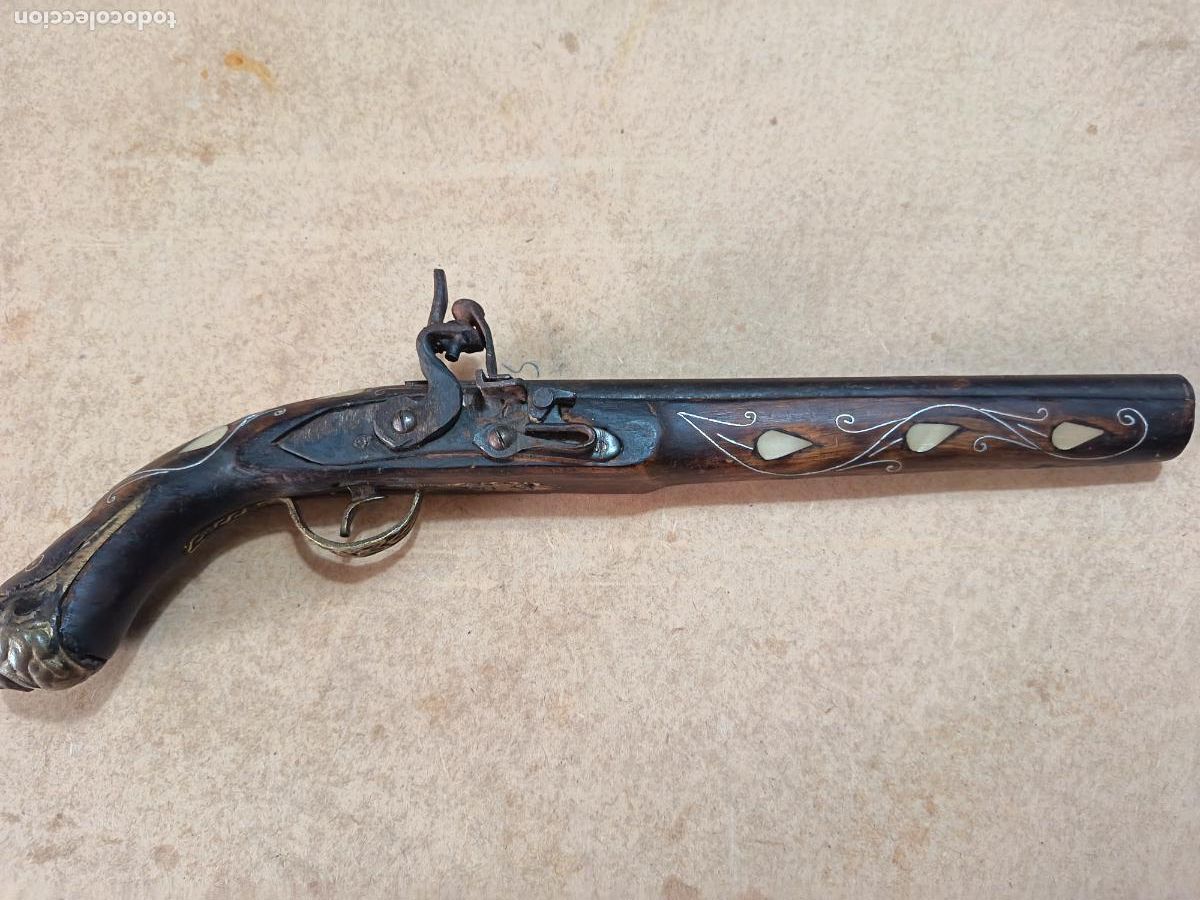 Military Antiques: PISTOLA DE AVANCARGA CON MECANISMO DE DISPARO FUNCIONANDO. 41 CM LONG.
