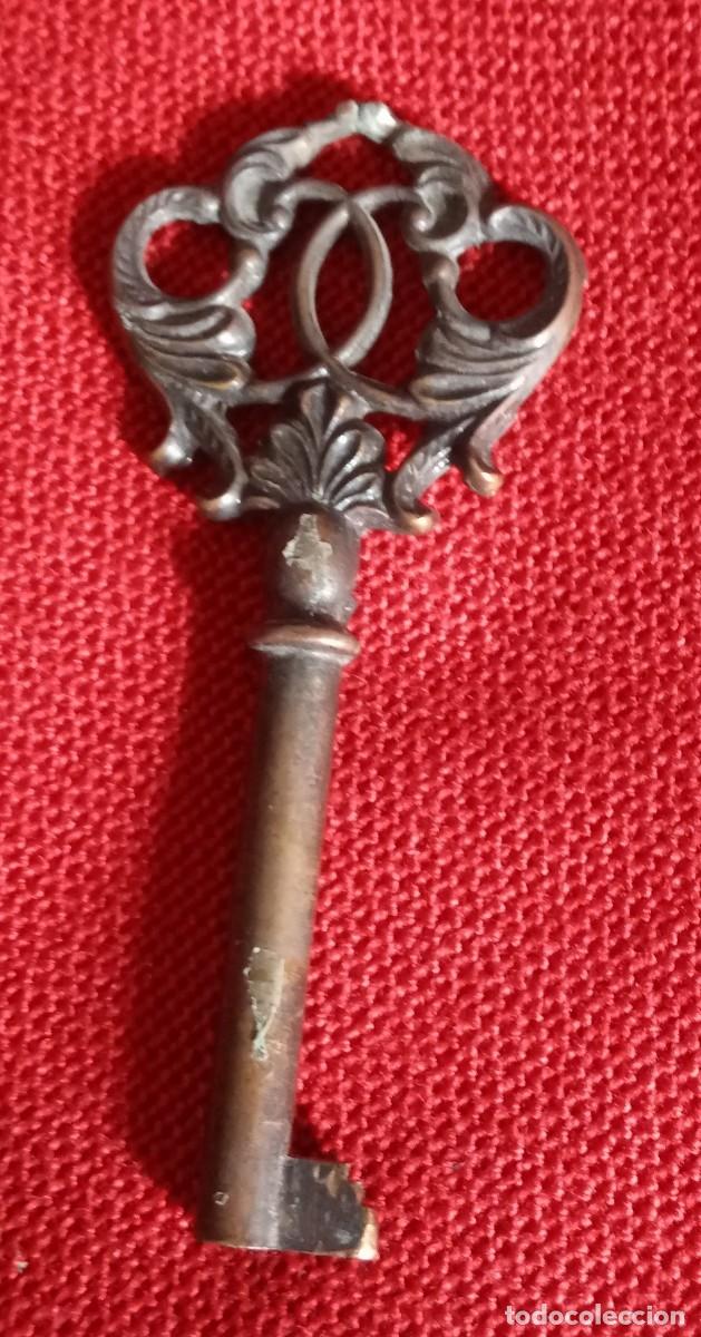 Militaria: LLAVE- BONITA Y CURIOSA LLAVE METALICA CON FILIGRANA PARA DECORACION O COLECCIONISMO