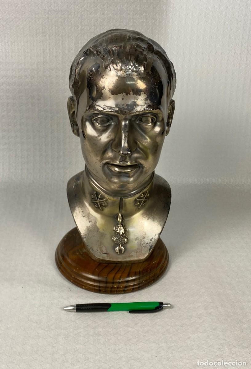 Militaria: BUSTO DE SM JUAN CARLOS I REY DE ESPA&Ntilde;A en cobre plateado 33cm de altura