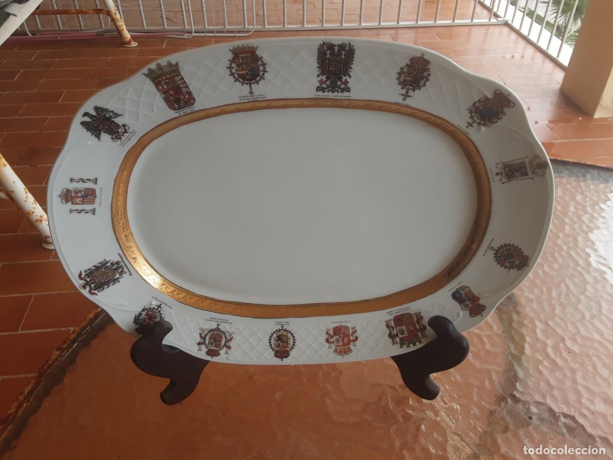 Militaria: Bandeja cer&aacute;mica escudos de Espa&ntilde;a a&ntilde;os 80