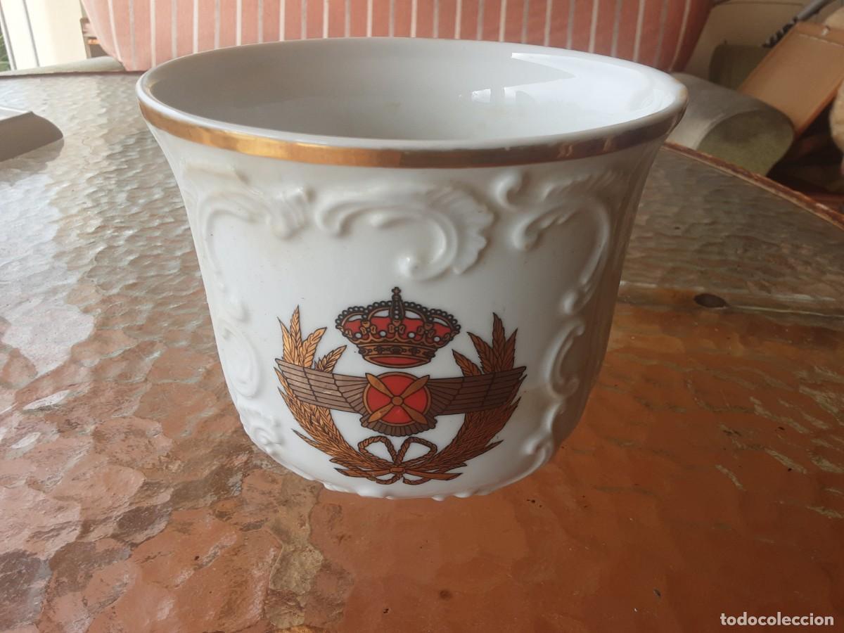 Militaria: Macetero cer&aacute;mica Ej&eacute;rcito del Aire rokiski a&ntilde;os 80