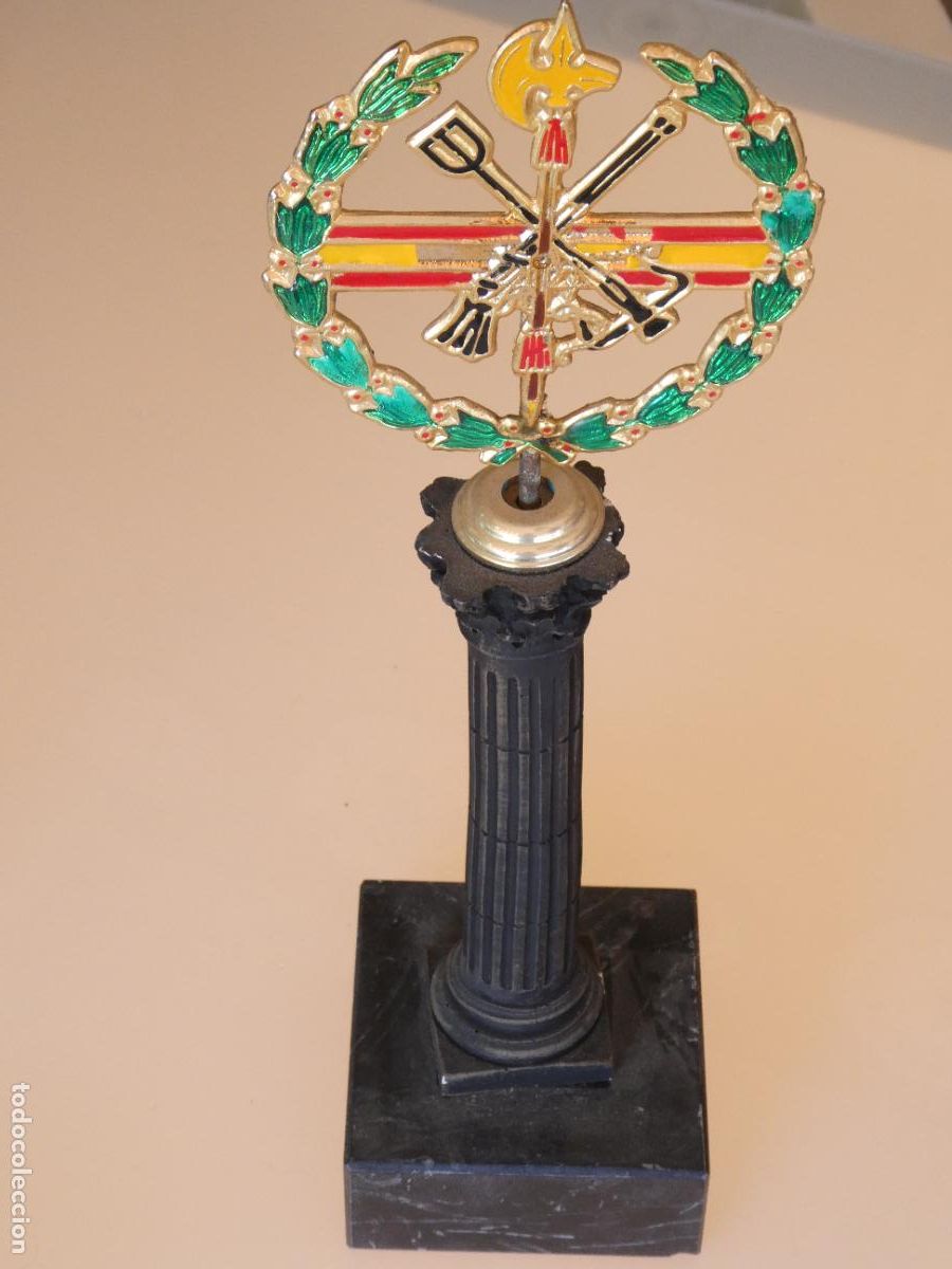Militaria: ADORNO MILITAR SOBREMESA LEGIONARIO. COLUMNA REMATE ESCUDO LEGI&Oacute;N ESPA&Ntilde;OLA. 35CM. 1,2KG