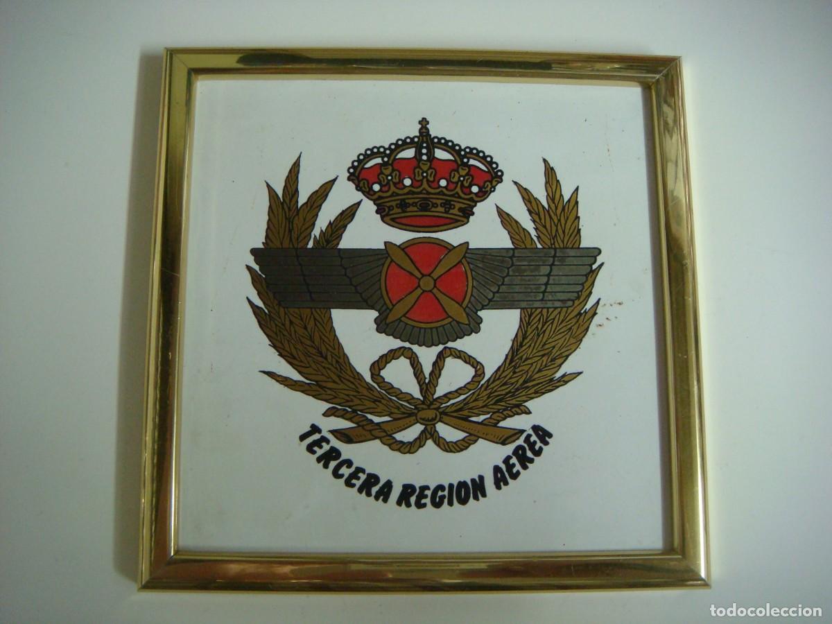 Militaria: CUADRO EN AZULEJO CON SU MARCO DE TERCERA REGION AEREA-(&)