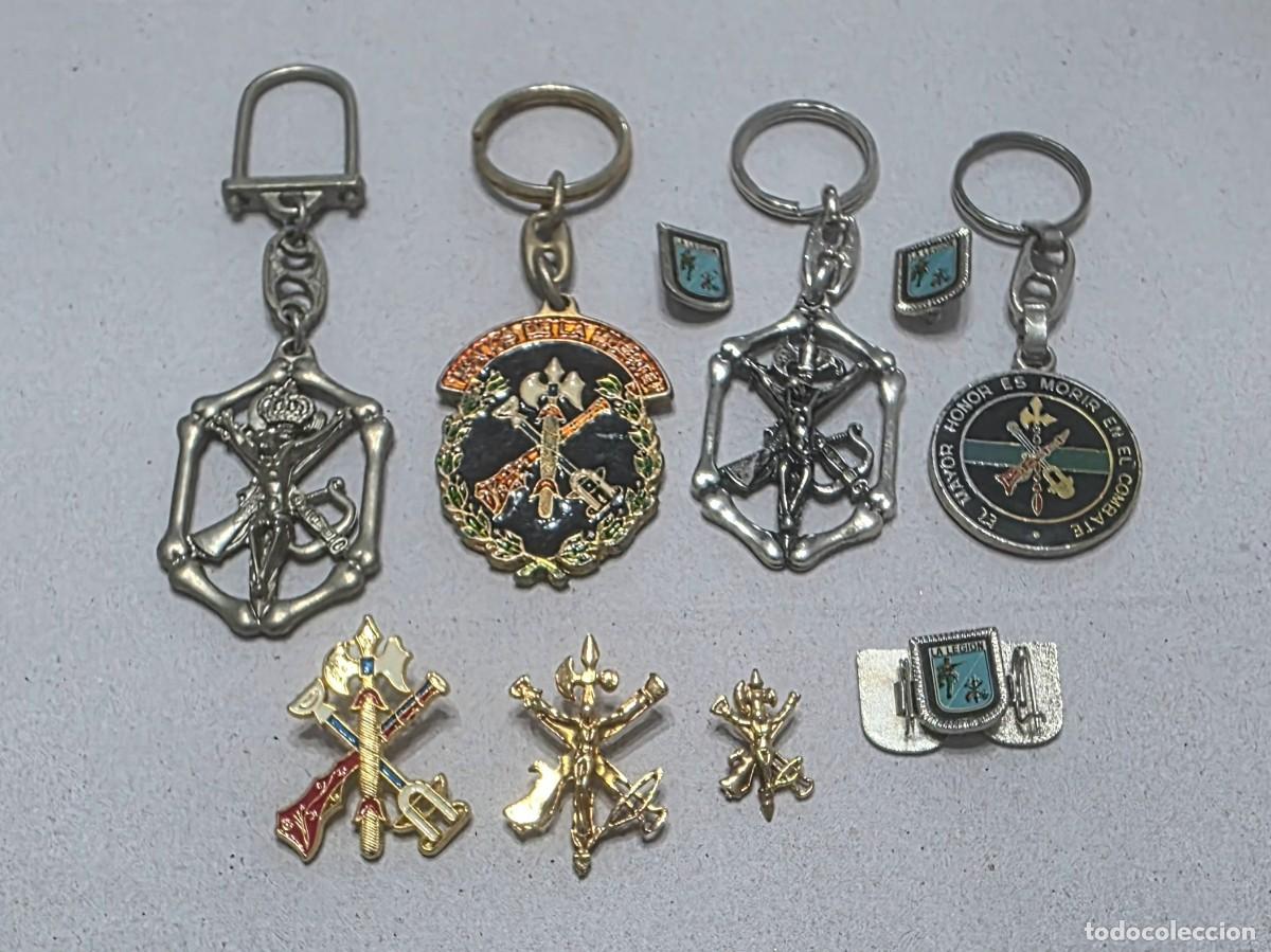 Militaria: Lote de llaveros e insignias legi&oacute;n espa&ntilde;ola