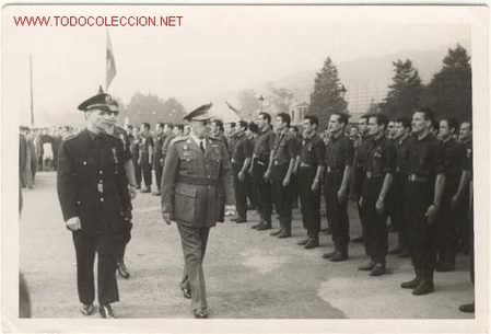 Military Antiques: REVISTA A FALANGISTAS