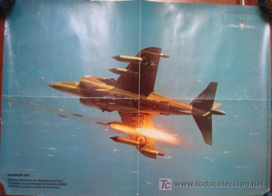 Militaria: Poster - Cartel : HARRIER GR1. Reactor brit&aacute;nico lanzando una andanada de cohetes. 56x40 cm