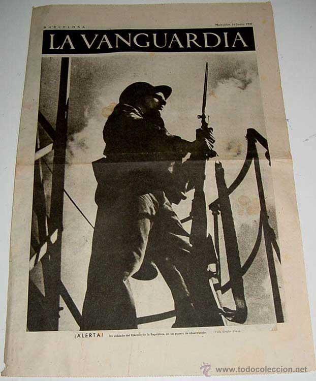 Militaria: LA VANGUARDIA - SOLDADO DEL EJERCITO DE LA REPUBLICA EN UN PUESTO DE OBSERVACION, ALERTA - 4 PAG - 1
