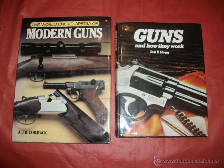 Militaria: DOS LIBROS DE ARMAS DE FUEGO EN INGL&Eacute;S