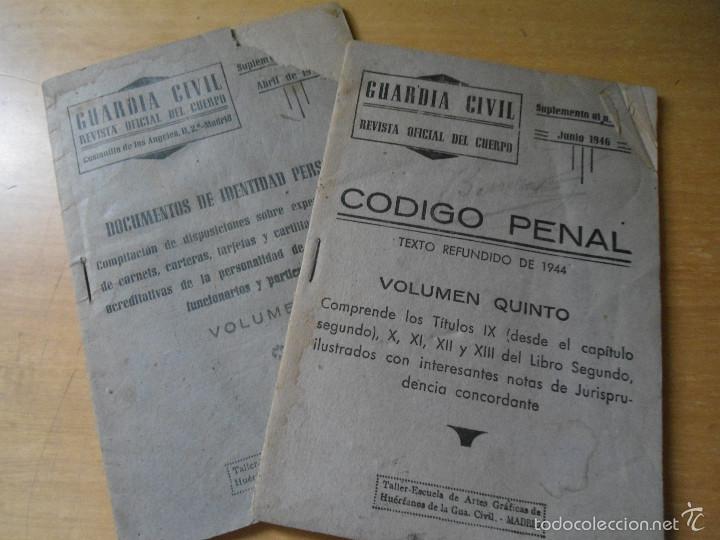Military Antiques: LOTE DOS REVISTAS ANTIGUAS GUARDIA CIVIL - CODIGO PENAL - DOCUMENTOS IDENTIDAD PERSONAL - 1946