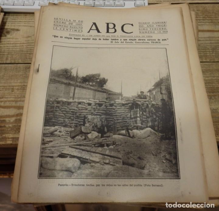 Military Antiques: ABC n&ordm; 10505. Sevilla 30 de Enero de 1937. Pozuelo.- Trincheras hechas por los rojos en las calles