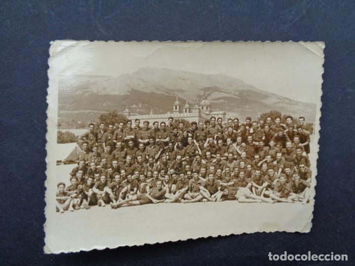 Militaria: GRUPO DE FALANGISTAS EN EL ESCORIAL