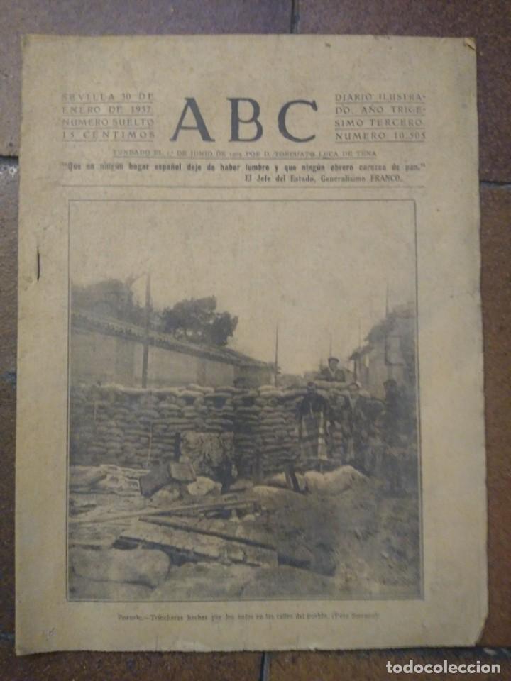 Militaria: ABC n&ordm; 10505. Sevilla 30 de Enero de 1937. Pozuelo.- Trincheras hechas por los rojos en las calles