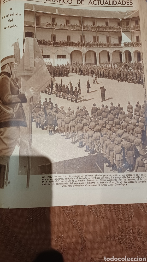 Militaria: LA DESPEDIDA DEL SOLDADO. EN EL CUARTEL DE LA MONTA&Ntilde;A. PAGINA DE A&Ntilde;O 1935.