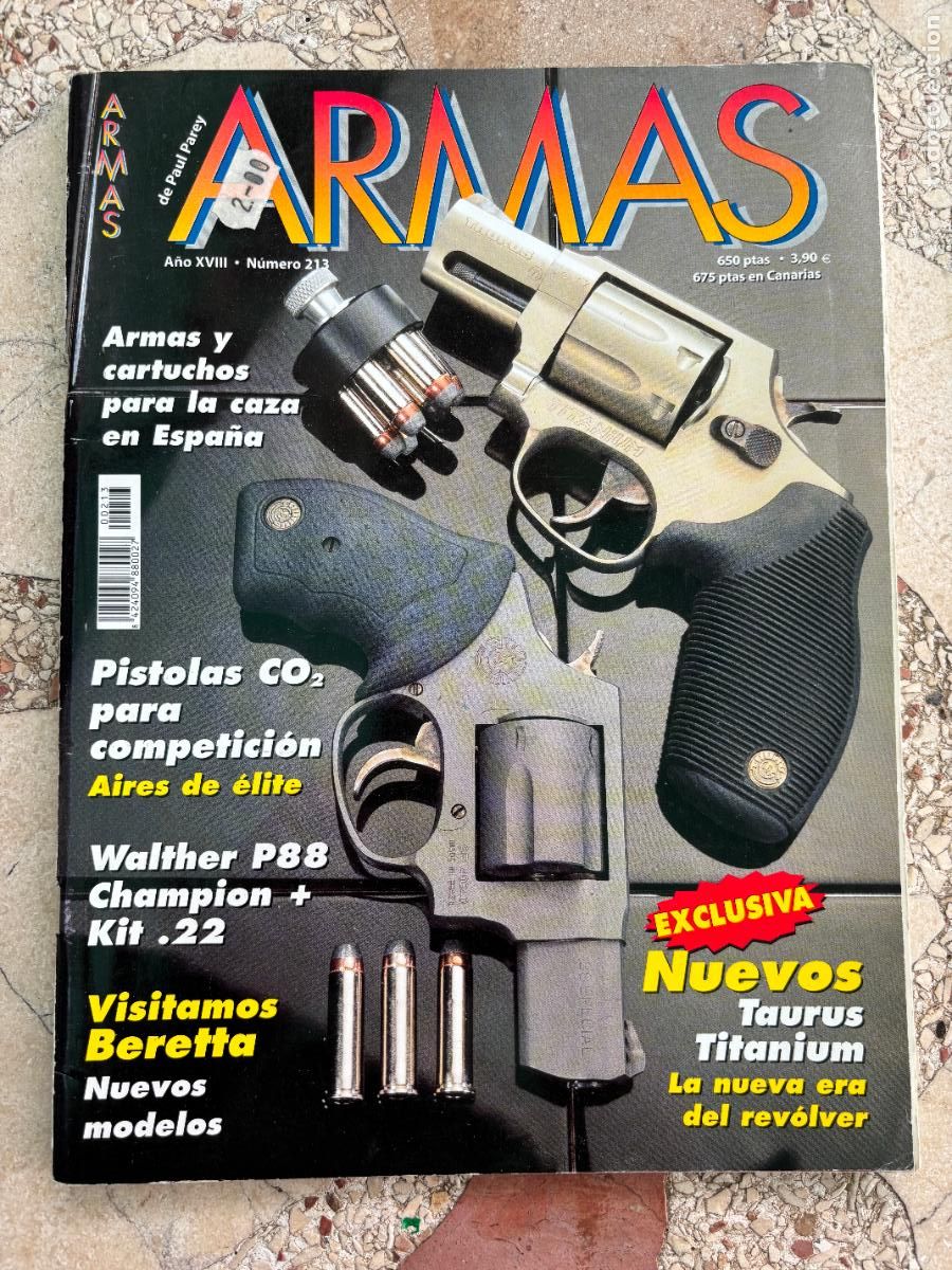 Militaria: ARMAS N&ordm; 213. TAURUS TITANIUM. WALTHER P88 CHAMPION KIT. BERETTA. SABLE PARA CABALLER&Iacute;A.