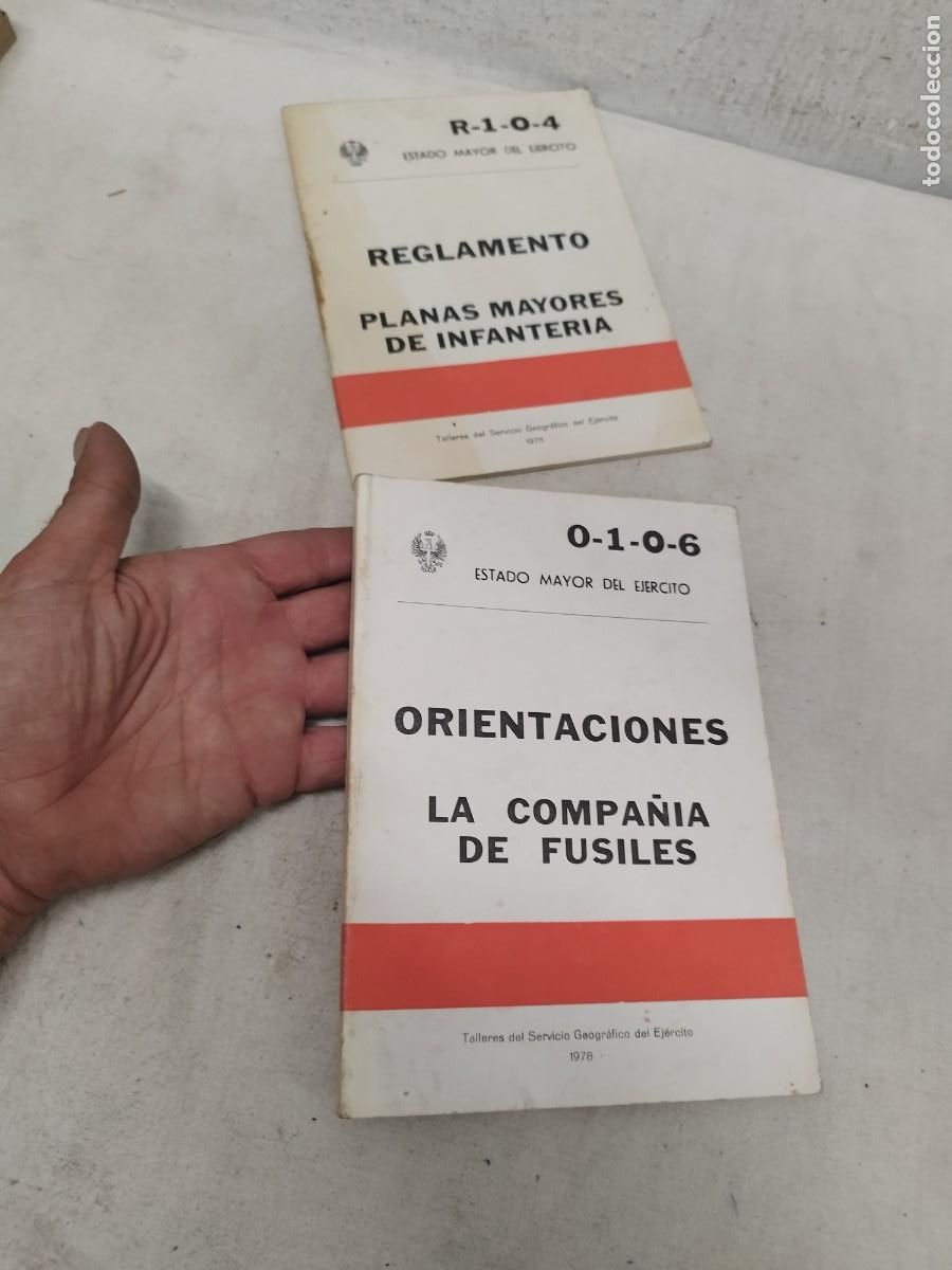 Militaria: Dos antiguas revistas militares, estado mayor del ejercito. R-1-0-4 / 0-1-0-6. 1978. Planas mayores.