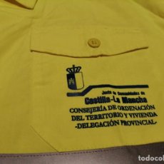 Militaria: CAMISA JUNTA DE CASTILLA LA MANCHA CONSEJERÍA DE ORDENACIÓN DEL TERRITORIO Y VIVIENDA.. Lote 308943223