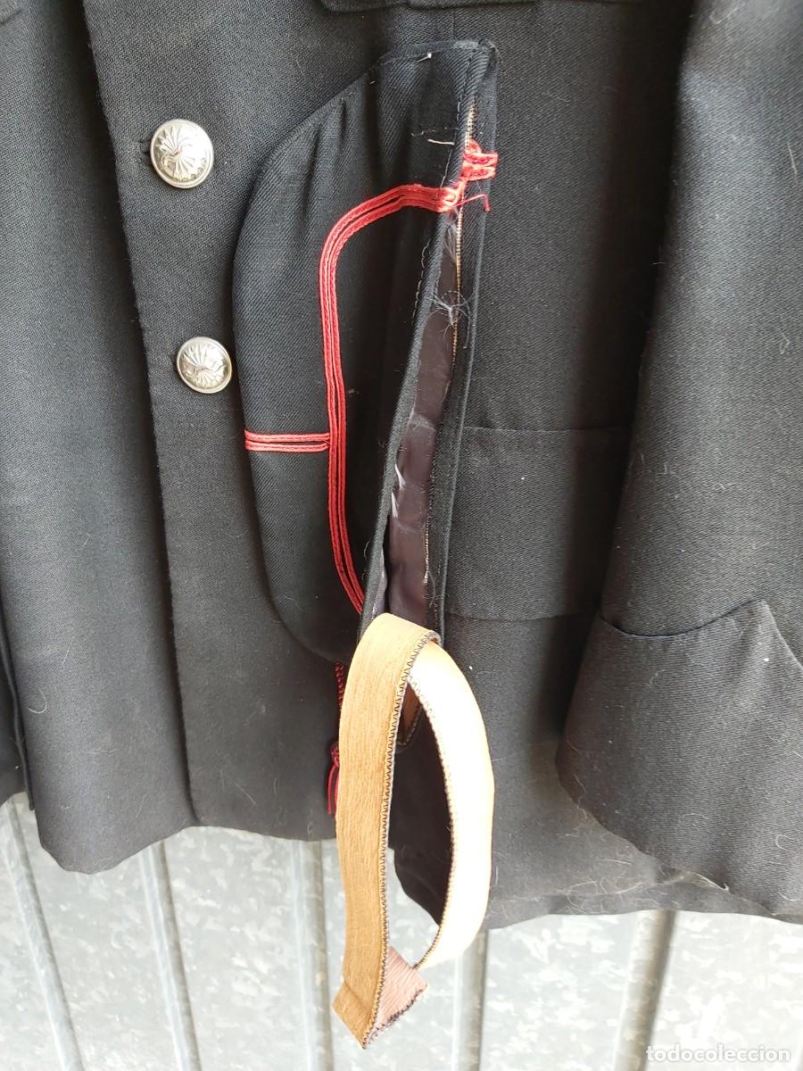 Militaria: Guerrera y gorrillo de la falange - Foto 2
