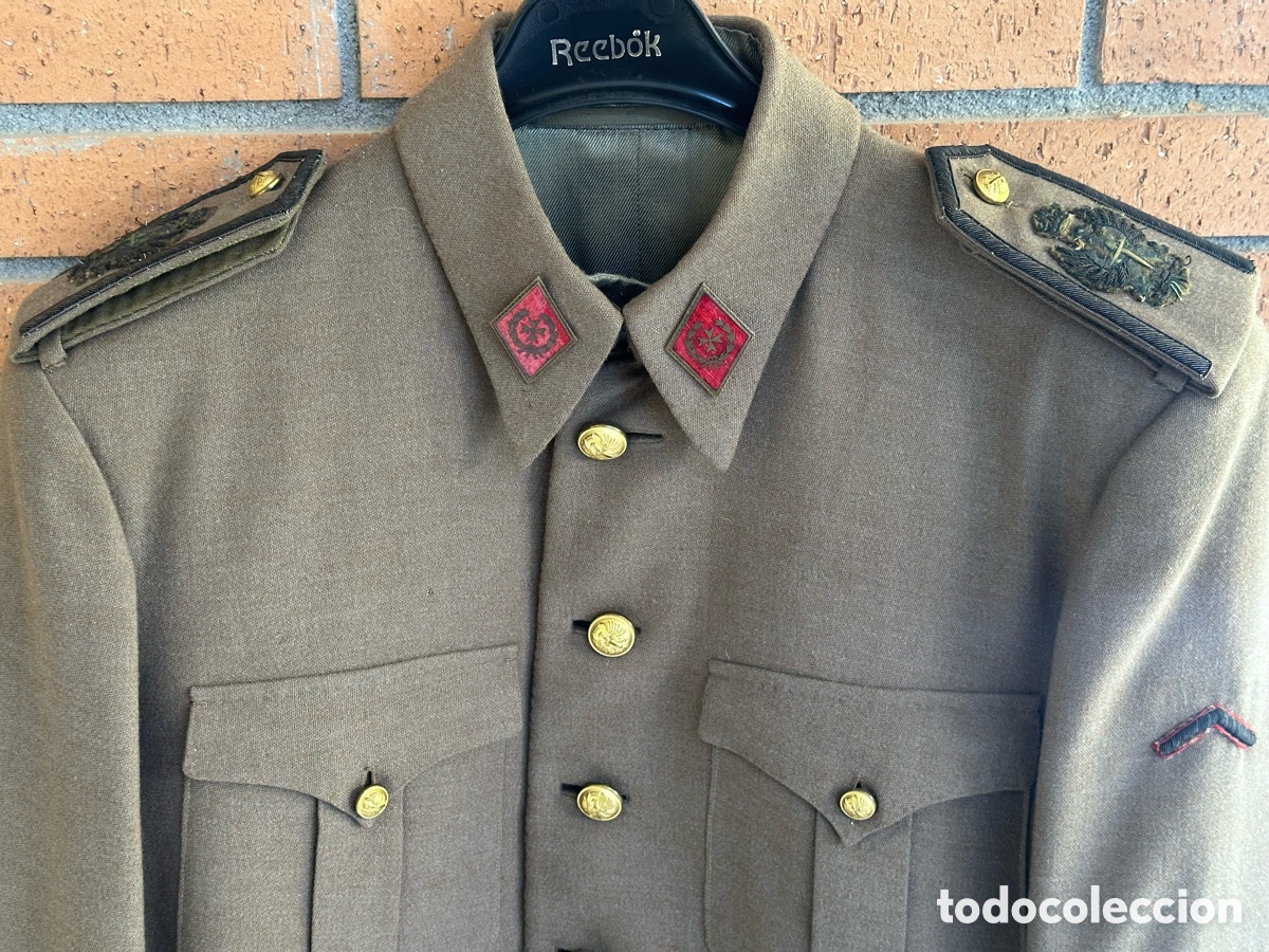 Militaria: GUERRERA DE COMANDANTE DE SANIDAD MODELO 43 CON GALON DE HERIDO EN EL BRAZO