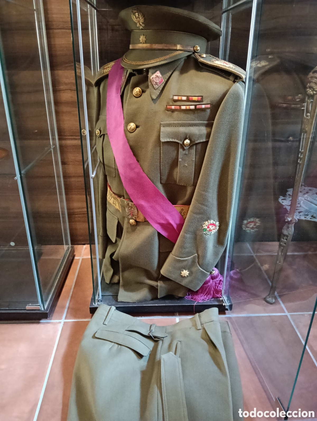 Militaria: Uniforme de coronel ejercito espa&ntilde;ol &eacute;poca de Franco con colectiva bordada