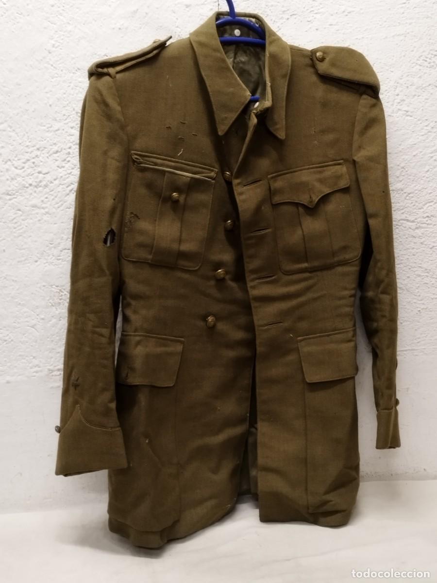 Militaria: Antiguo chaqueta militar de alf&eacute;rez del ejercito espa&ntilde;ol. Con agujeros, ver fotos.