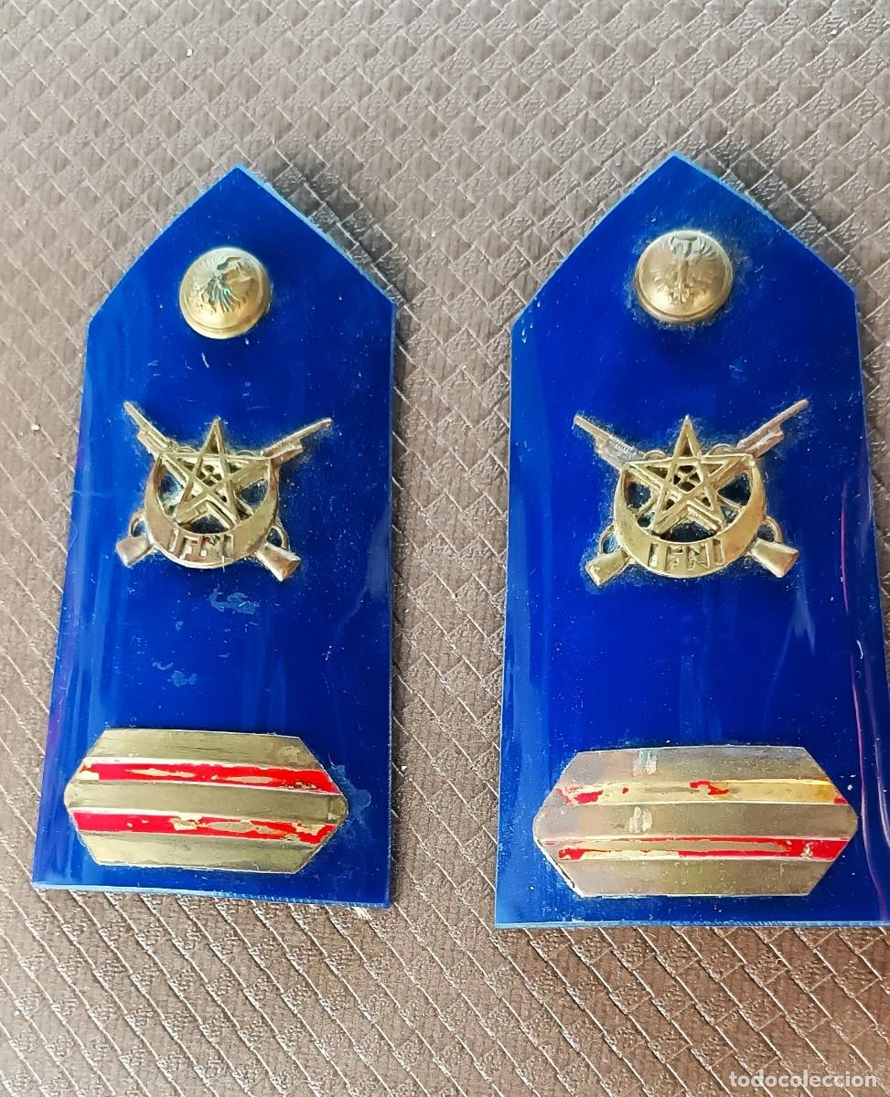 Militaria: HOMBRERAS DE SARGENTO DE IFNI. &Eacute;POCA COLONIAL ESPA&Ntilde;OLA.