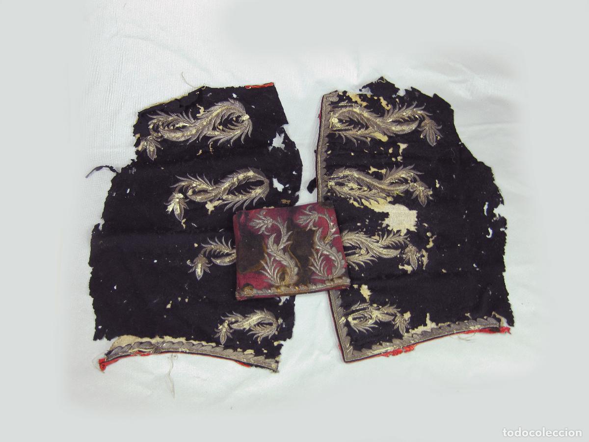 Militaria: MANGA Y FRENTE BORDADOS EN PLATA DE ANTIGUO UNIFORME MILITAR O DE DIPLOM&Aacute;TICO.