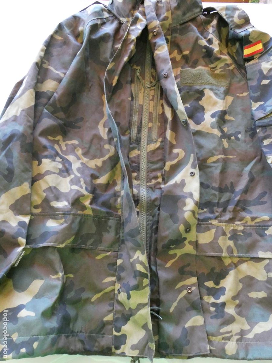 Militaria: CHUBASQUERO ABRIGO UNIFORME MILITAR INTERPERIE. TALLA 2. 950GR