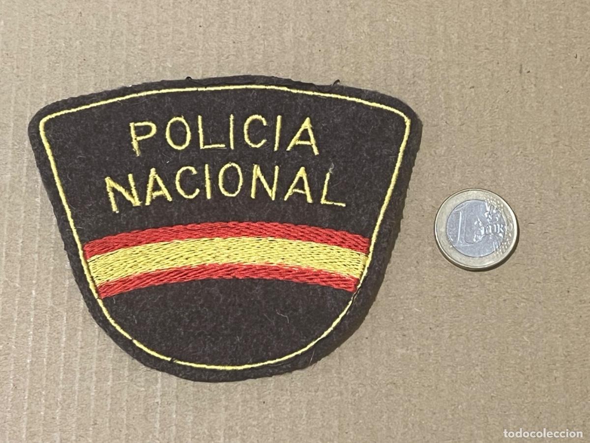 Militaria: Parche de tela grande uniforme POLIC&Iacute;A NACIONAL