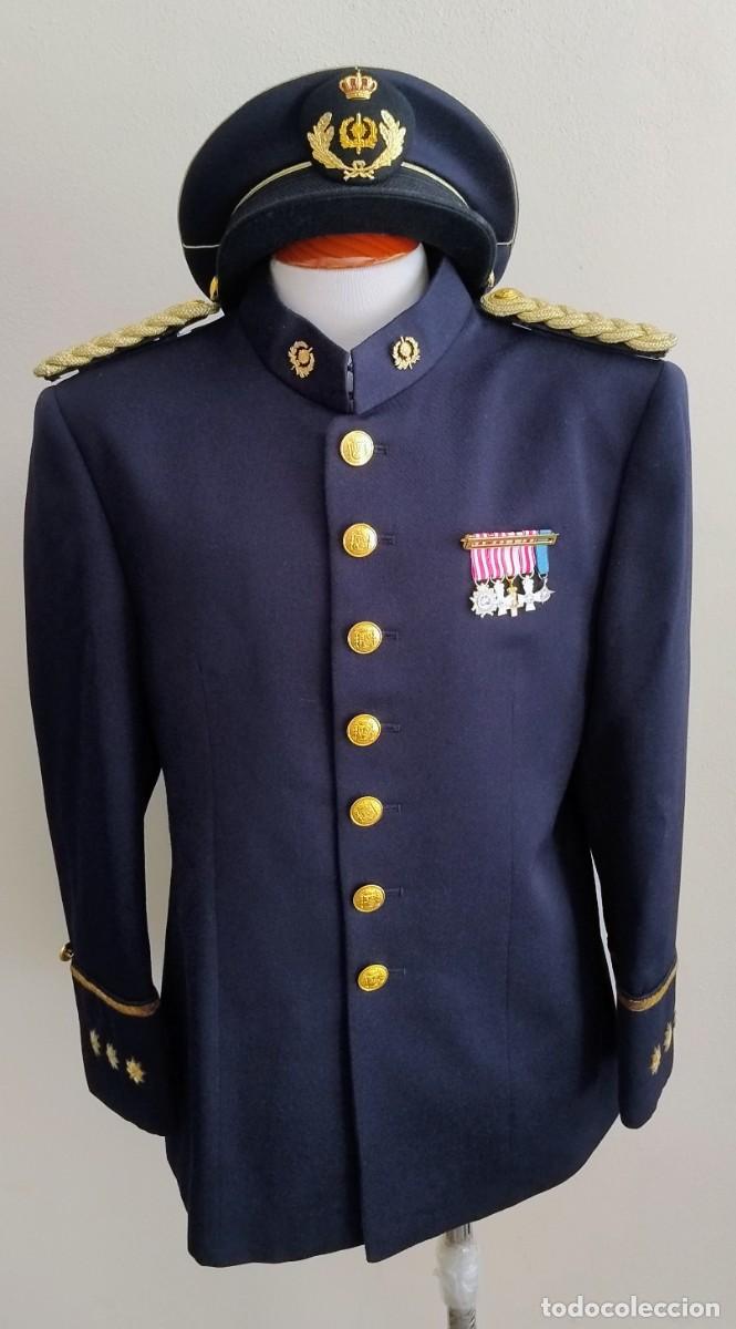 Militaria: UNIFORME AZUL ETIQUETA CORONEL INTERVENTOR, GUERRERA, GORRA Y CONDECORACIONES.