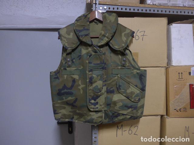 Militaria: Antiguo chaleco anti-fragmentos de camuflaje del ejercito espa&ntilde;ol, original.